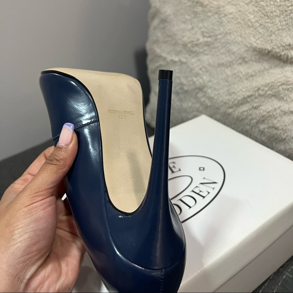 Navy Pumps